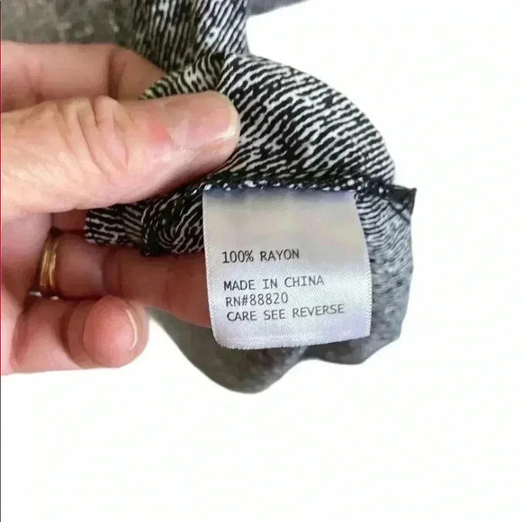 JNY Jones New York Size 1X Black and White Top - Picture 3 of 3